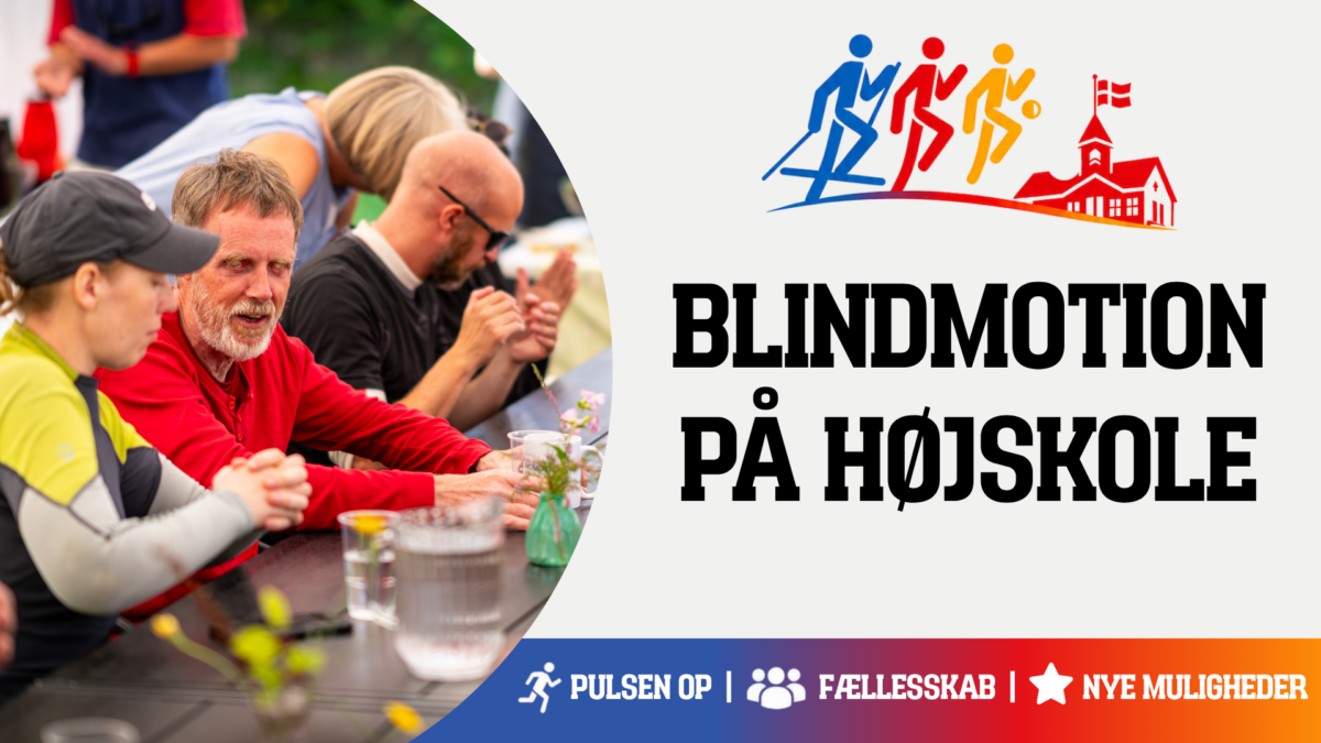 Mennesker sidder ved et bord og snakker